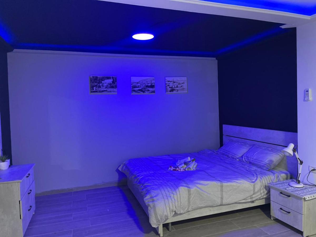 חדרי לייבל Label Rooms Blue & Red Tiberias Ngoại thất bức ảnh