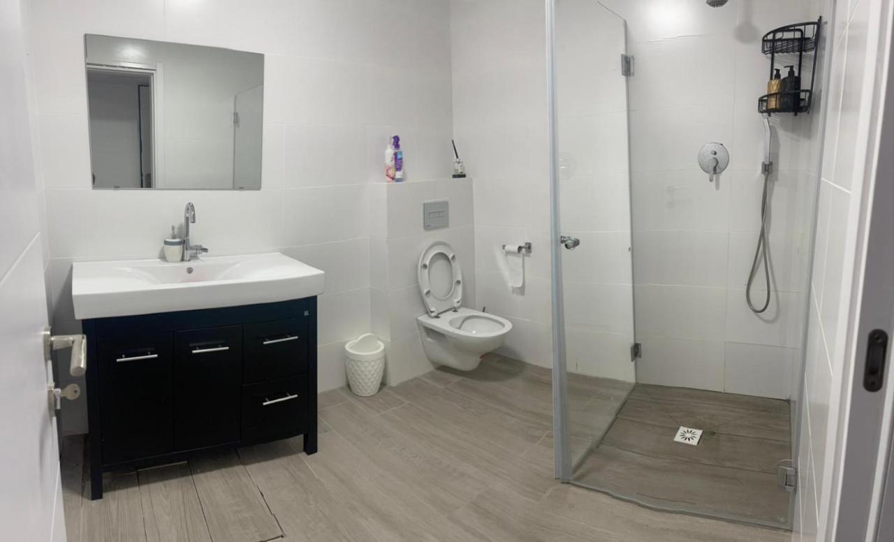 חדרי לייבל Label Rooms Blue & Red Tiberias Ngoại thất bức ảnh